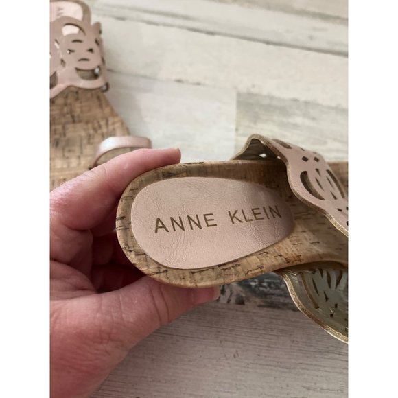 Anne Klein woman’s pink toe sandal with cork like wedge heel size 8 - Picture 5 of 5